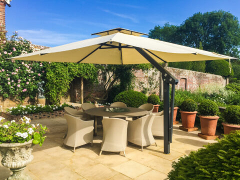 Poggesi piazza side arm parasol.