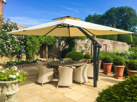 Poggesi piazza side arm parasol.