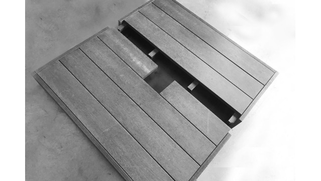 Grey poggesi base cover.