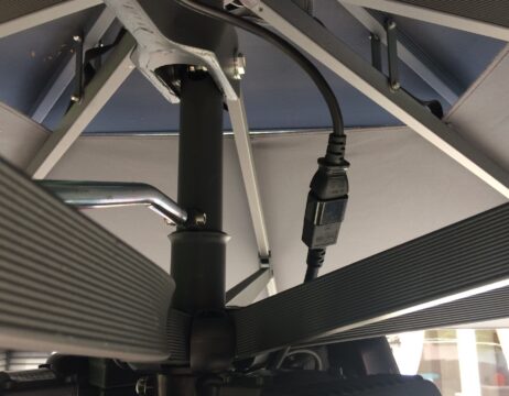 Power connection for heater